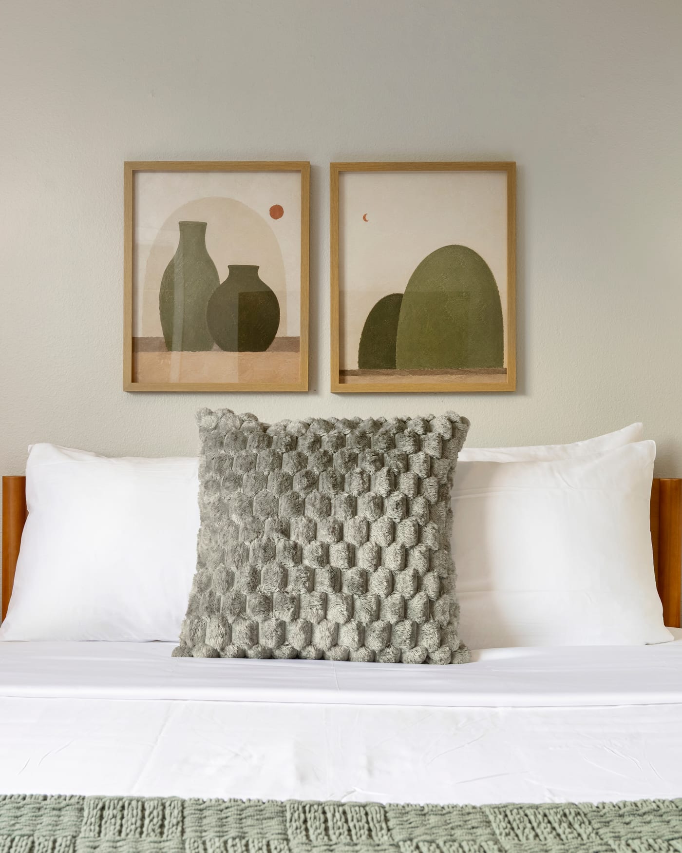 The bedroom with a queen bed and bedside lamps
