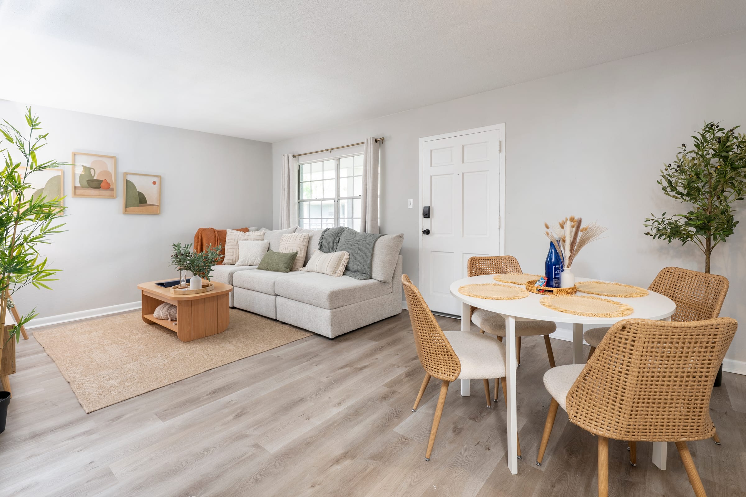 The open living and dining area at Cityside Stays — South Tampa